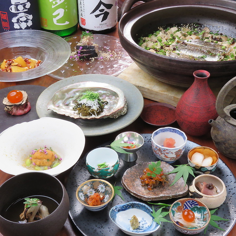 四季折々の和食を五感で愉しめます。お料理に合う日本酒を豊富に取り揃えております。