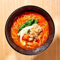 一度食べたらやみつき♪女性に人気の「トマトラーメン」