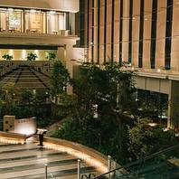 地下から広がる、大人のための幻想空間