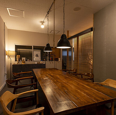 グレーを基調としたモダンな空間をご提供。プライベート空間で会話が弾みます。女子会や親戚の集まりにも最適です。