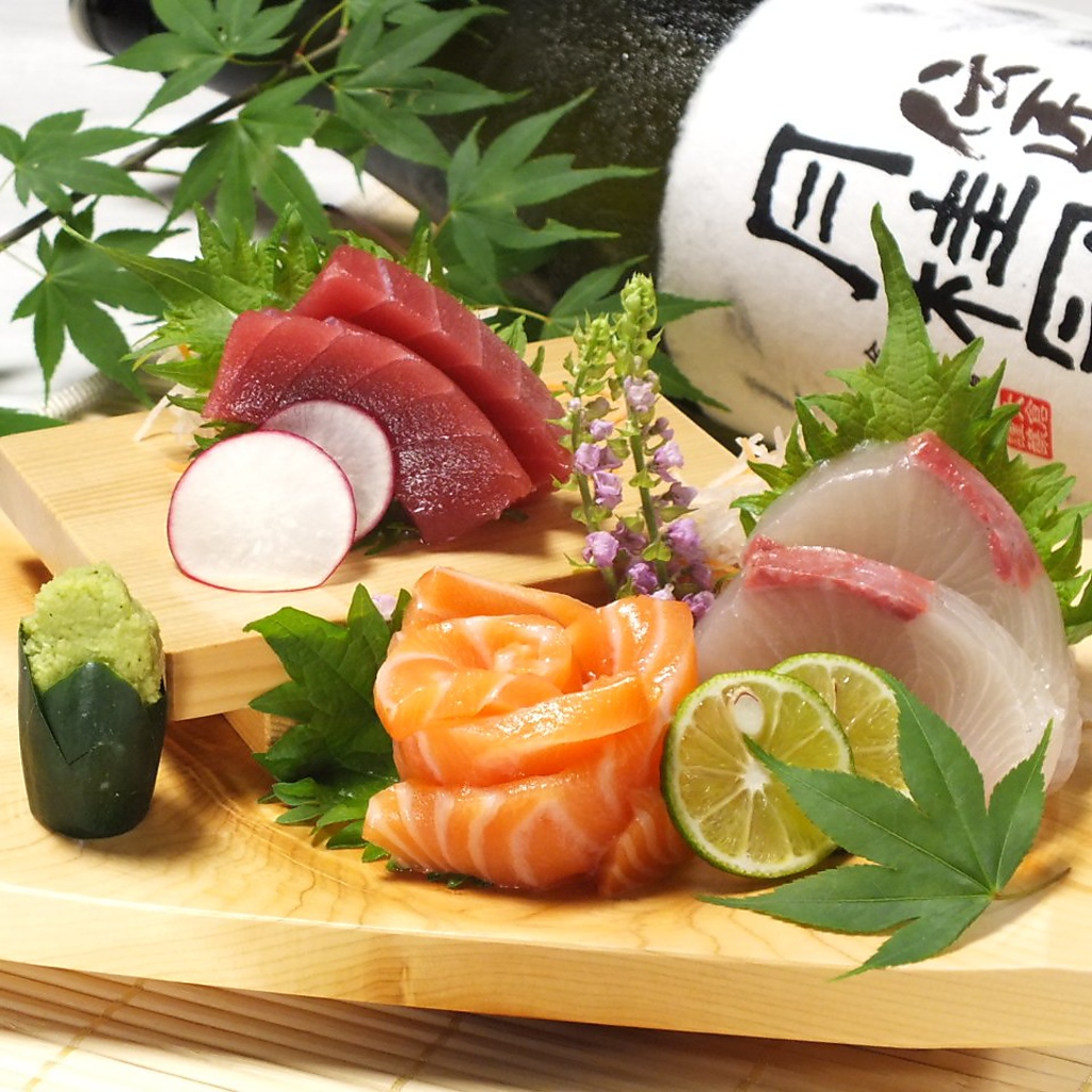 お刺身をさらにおいしく頂く為にわさびと醤油も厳選しております。一味の違いが大きな違いです。