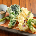 料理メニュー写真&nbsp;タラの芽とタケノコの天婦羅　抹茶塩