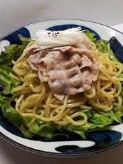 豚バラ肉のラーメンサラダ