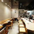 いつでも清潔感あふれる心地よい店内で、普段使いからご友人同士の集まりまで幅広く対応。さまざまなシーンで快適で楽しいお食事のひとときをお過ごしいただけます。