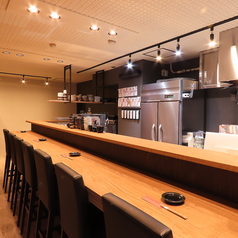 1名様からご利用可能のカウンター席を7席ご用意しております！スタッフとの会話を楽しみながら、厳選された美味しいお酒の数々を思う存分堪能してみてはいかが♪