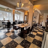 クラシックが静かに流れる落ち着いた空間で、心地よいひとときをどうぞ。