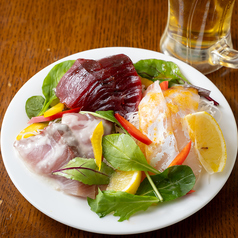 本日の鮮魚カルパッチョ三種盛り