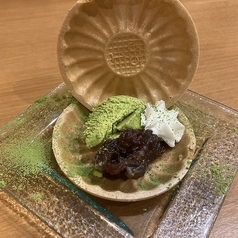 抹茶アイスとあんこのモナカサンド