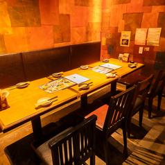 和情緒溢れる個室が充実。個室・半個室は2名様～最大50名様までご用意。大人気の完全個室はVIP感が味わえる空間です♪寛ぎの時間をお過ごし下さい☆雰囲気の良い空間は、ついつい長居しちゃいそう！！ゆったりと寛いで頂けます♪