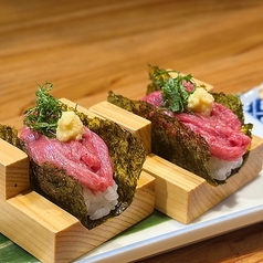 和牛頬にくの握り/生たんユッケの手巻き1貫 各