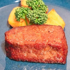 十勝ハーブ牛の厚切り!熟成肉のサーロインステーキ