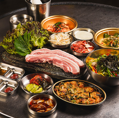 テーブルに広がる韓国料理はTHE・本場！ストーリーにたくさん載せてください♪