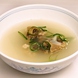 透き通ったスープが自慢のテールスープ800円（税抜）