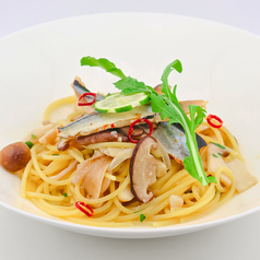 【10月限定ランチ おすすめメニュー】サンマときのこのペペロンチーノスパゲティの写真