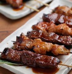 備長炭で焼き上げる。こだわりの【やきとん】【やきとり】