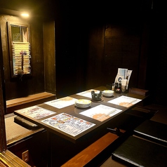 2～6名様でご利用可能な掘り炬燵個室を6部屋ご用意しております。落ち着いた雰囲気の個室席でごゆっくりとお過ごしください。