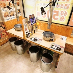 一卓に一台ロースターを完備しているほか、全席にサーバーも備えております。ご注文はiPadで行えるので感染予防対策も◎