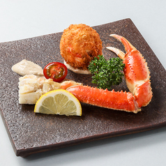 ズワイガニとカニ味噌コロッケ(ズワイガニの脚付き)