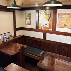 【半個室のテーブル席】2名様でお座りいただける、プライベート感のある半個室のお席をご用意◎友人とのお食事や記念日・デートなど、様々なシーンでご利用いただけます！