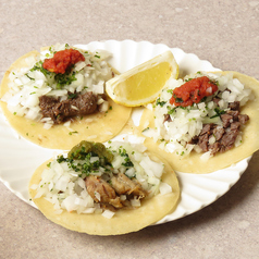 タコス3種盛り(カルタニス・スアデロ・ビステク)の写真