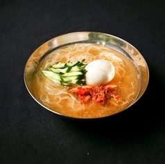 【宴会の締めくくりに！】お酒を飲んだ身体に染み渡る旨さ。スープまで飲み干したくなる極上の本格冷麺の写真