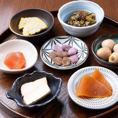 くすお自慢のだれやめ 焼酎がすすむ肴盛り