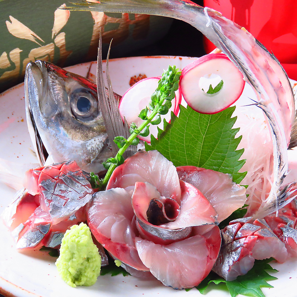 鮮魚を使用したお刺身は味はもちろん、見た目でも愉しめます。