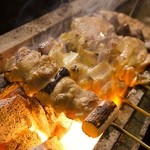 【炭火焼き】備長炭使用！強火で焼き上げる串焼は種類豊富にご用意！