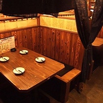 デートやお友達同士にぴったり！おこもり感たっぷりのお席をご用意しております。