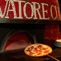 本場ナポリの職人による薪窯で焼き上げる本物の味