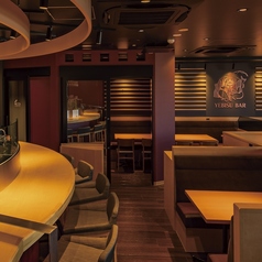 店内から見る個室。目立たない個室ですので、周りから見られることもなく落ち着いてお過ごしいただけます。