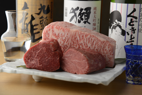 神戸牛の熟成肉は専用の熟成庫で40日熟成。旨味が違います。