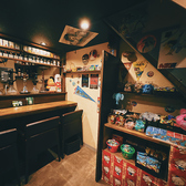 昭和の雰囲気が漂う店内でシーシャを堪能できたり、レトロゲームや昔の玩具なども楽しめます。≪非日常体験≫をお楽しみいただけます。お一人様やお友達・恋人とぜひ異世界空間に足を運んでみては？