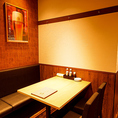 【テーブル席／2～14名様】ご友人同士での食事やお仕事終わりの同僚との一杯など、普段使いに役立つお席を多数ご用意しております。