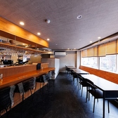 【さまざまシーンで】仕事終わりのサク飲みから、特別な記念日、気心の知れた仲間との宴まで。多彩なシーンに合わせて、最高の一杯と一皿をご提案します。あなたの「今夜の気分」にぴったりハマる、使い勝手抜群の空間です。