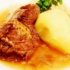 牛ホホ肉の柔らかビール煮込み