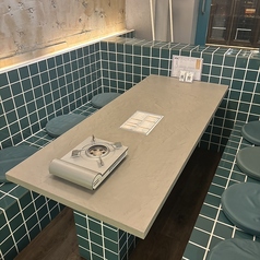 大人数で囲える人気のテーブル