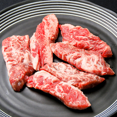 お肉の特徴に合わせた包丁の入れ方◎