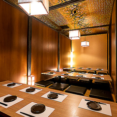 会社宴会や歓迎会、送別会などにおすすめの個室席。ゆったりとお寛ぎいただける空間となっております。さらに、事前予約でメッセージ入り特製デザートプレートをご用意いたします!詳しくはクーポンページをチェック!