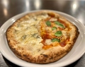 料理メニュー写真&nbsp;メタメタ（マルゲリータ&クワトロフォルマッジ）