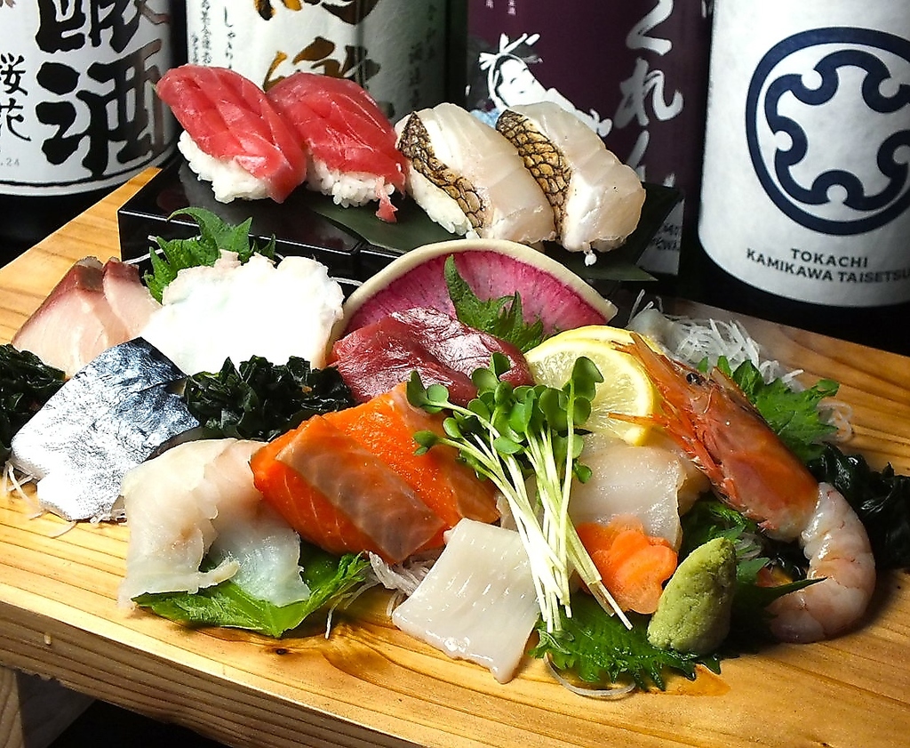 毎日産地直送の鮮魚が充実♪握り付き豪華鮮魚刺身十点盛り合わせはクーポン利用でお得です★