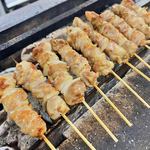 酢だれがかかったさっぱりキャベツは焼き鳥と相性抜群で胃にも優しいのでぜひ、お召し上がり下さい。