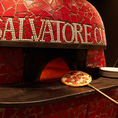 まるでイタリアに来たかのようなお洒落な店内！サルヴァトーレならではの赤い石釜で焼かれるピザをお楽しみください♪