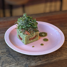 自家製マリネサーモンのタブレ　サルサベルデ