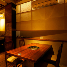 壁に囲まれた半個室もあり、周りを気にすることなくお過ごしいただけます☆