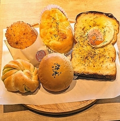 お昼はパン屋さんとして営業♪イートインもぜひ♪