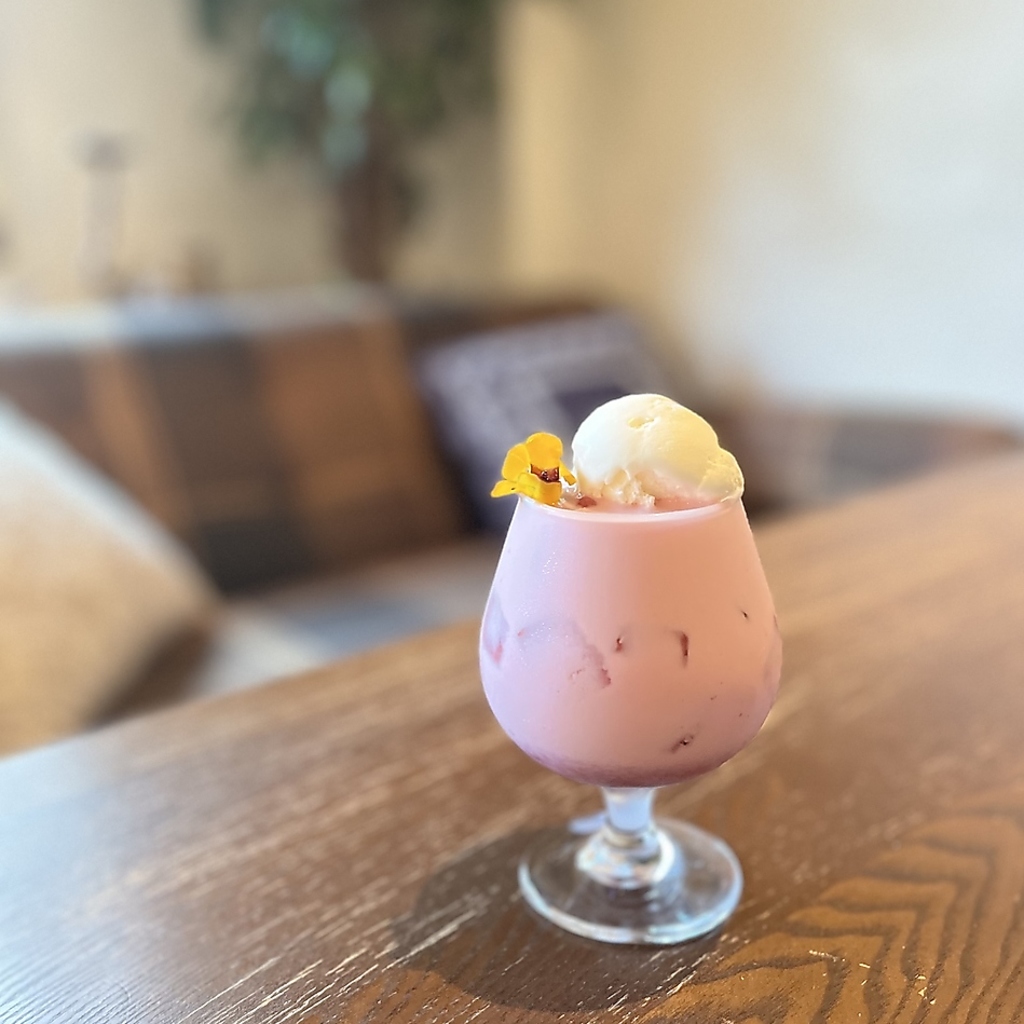 自家農家[MUCHA畑]で採れた新鮮素材をつかった創作料理が大人気。店内販売も♪