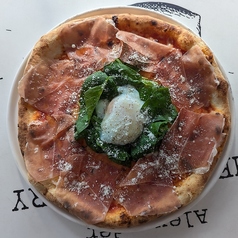 【トマト】生ハムと温泉卵のビスマルクピッツ