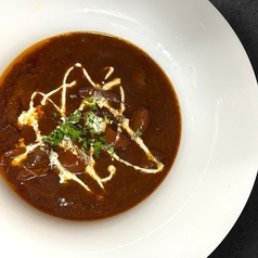 じっくり煮込んだ黒ビーフシチュー