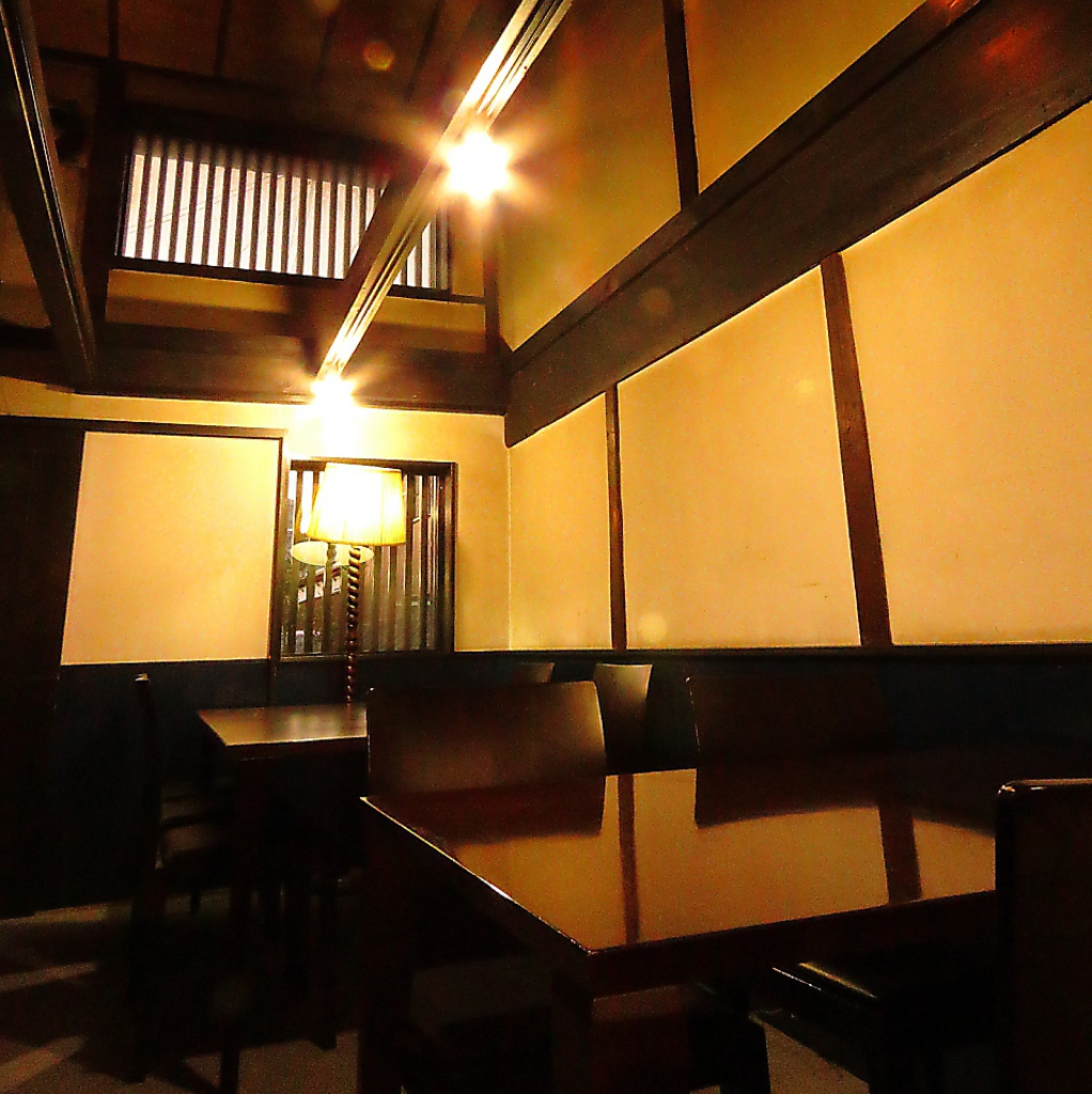 野里商店街にある当店は古民家を改装した和モダンな造り。ムードのある店内でお料理をご堪能下さい。